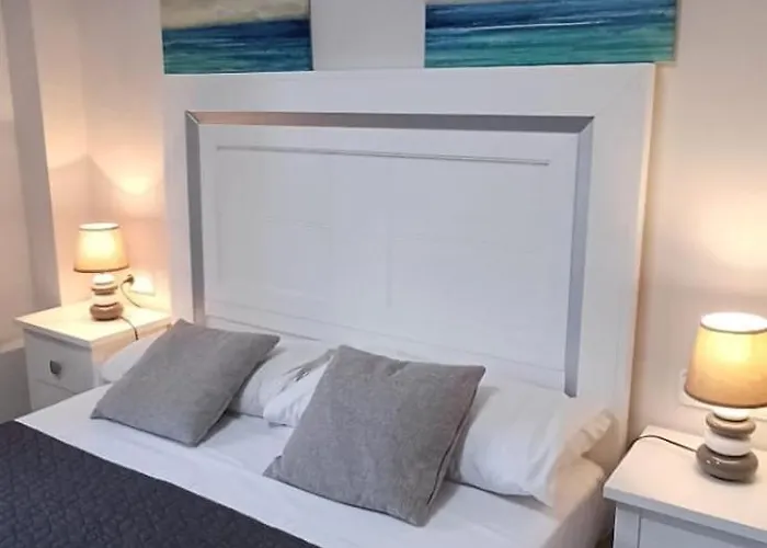 Apartamento de tres dormitorios muy espacioso con jardines y piscinas